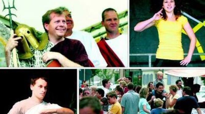 Münsingens Bürgermeister Mike Münzing verwandelte sich beim Stadtfest zum Gladiator. Auf dem Marktplatz gab's Blas- und Akkordeo