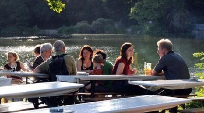 Stimmungsvolles Ambiente: Die kulinarische Meile am Tübinger Anlagensee  
GEA-FOTO: PACHER