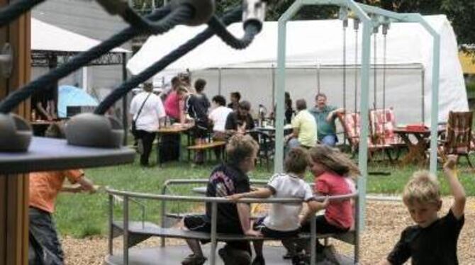 Runderneuert mit viel Eigenleistung ist der Spielplatz am Kleinen Bol. FOTO: STÖ