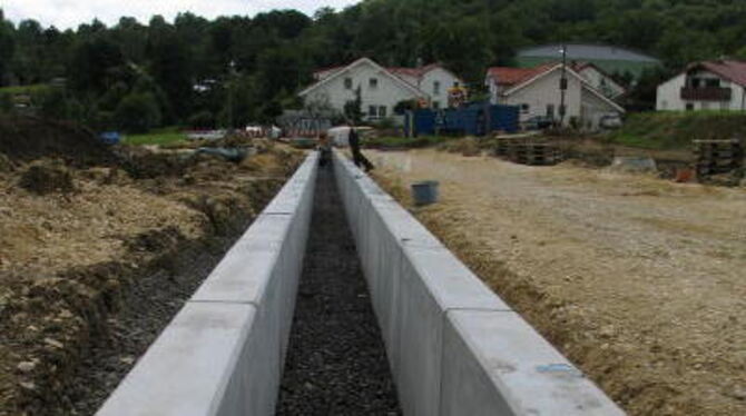 Wasserbauwerk im neuen Wohngebiet in der Charlieuer Straße.  GEA-FOTO: BARAL