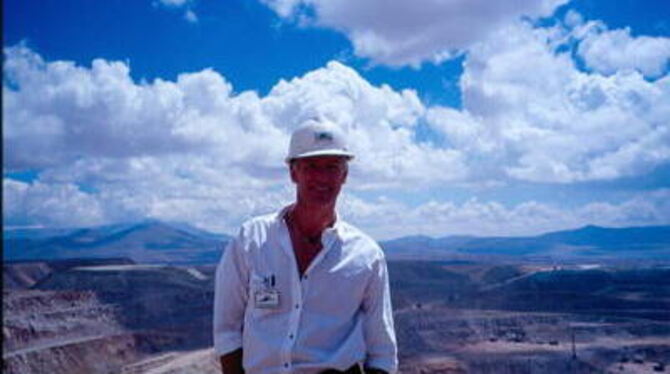 In Südamerika, hier vor der Collahuasi Copper Mine, gilt der Reutlinger Jürgen Straub als Spezialist für Minenabwässer.  FOTO: P