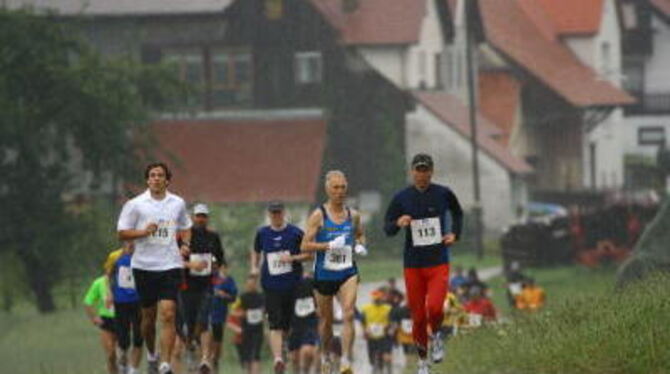 Jeder Kilometer zählt: Rund vierhundert Teilnehmer erliefen in Würtingen über 5 600 Euro für Kinder in Weißrussland. FOTO: MOCKL