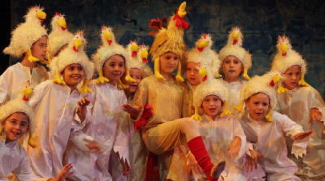 Schüler der Reutlinger Schule »Musik. Spiel. Tanz« präsentierten in der Listhalle einen stimmungsvollen Karneval der Tiere. 	FOT