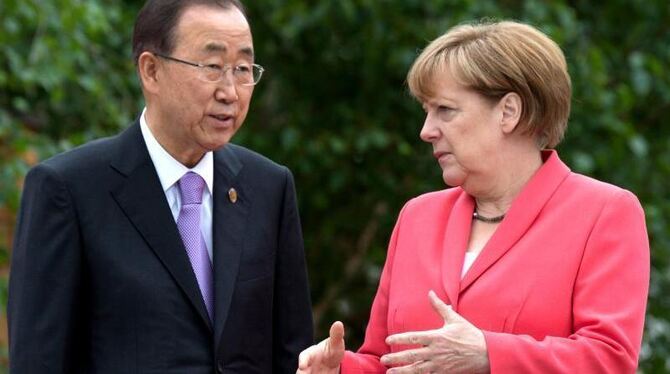 Bundeskanzlerin Angela Merkel und UN-Generalsekretär Ban Ki Moon im bayerischen Elmau. Foto: Peter Kneffel/Archiv