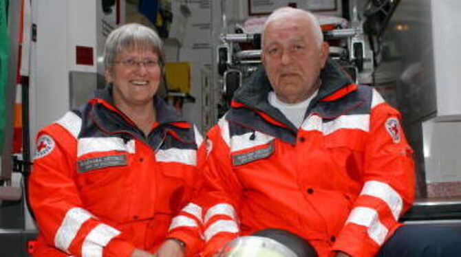 Das DRK gehört zu ihrem Leben, dort lernten sich Barbara und Walter Sättele kennen, dort engagieren sie sich. FOTO: REISNER