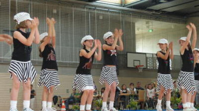 Die Darbietungen in der neuen Halle in Gomaringen machten Teilnehmern wie Besuchern Spaß. FOTO: MERKLE