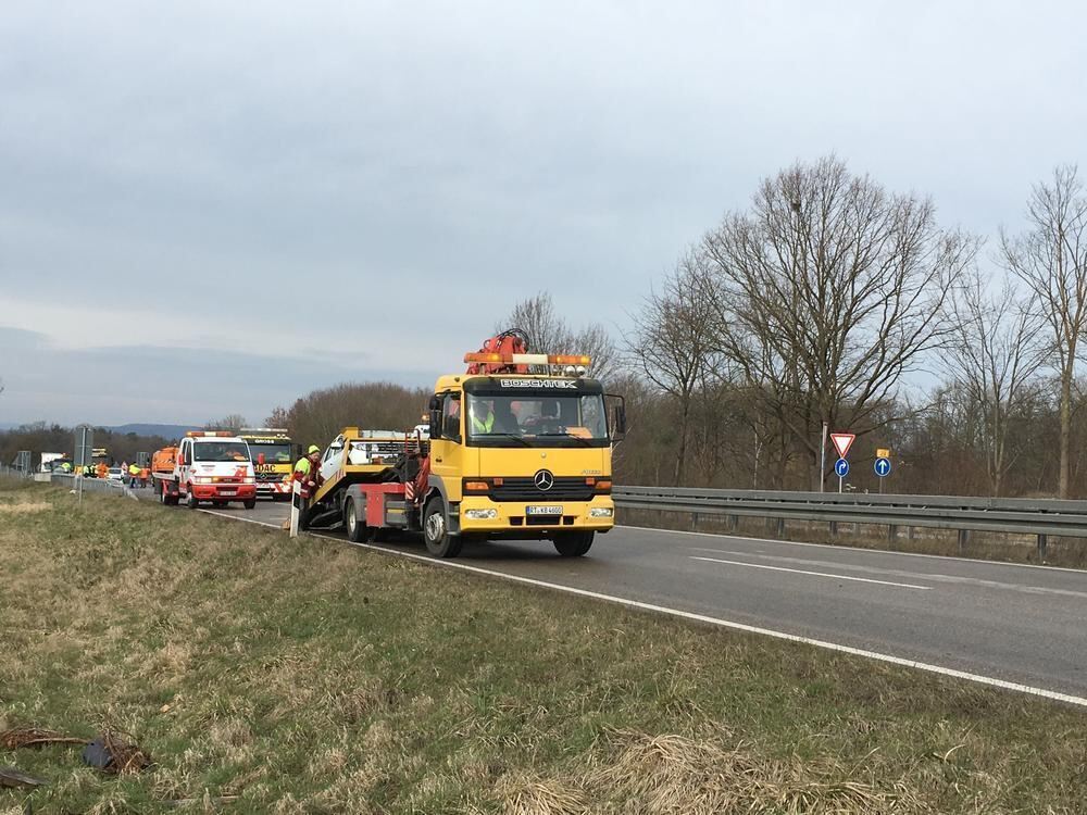 Serienunfall auf der B 28 bei Kusterdingen Foto: www.7aktuell.de/Lukas Felder