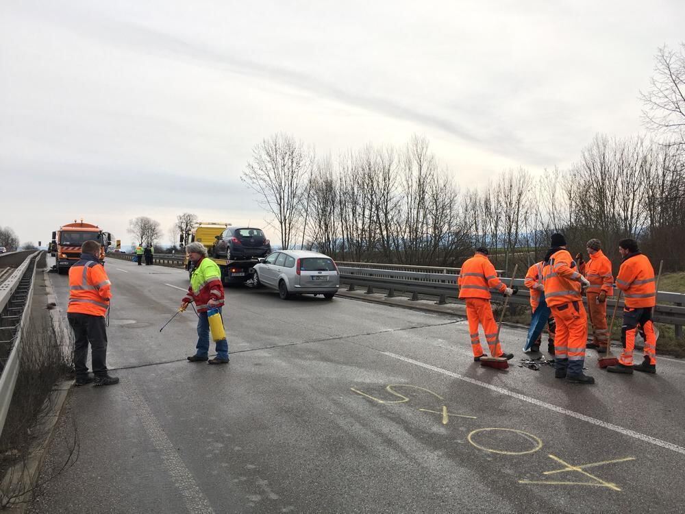 Serienunfall auf der B 28 bei Kusterdingen Foto: www.7aktuell.de/Lukas Felder