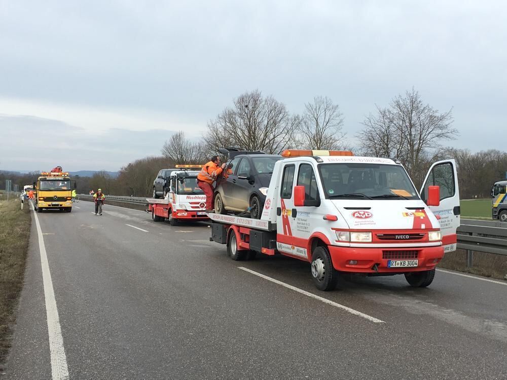 Serienunfall auf der B 28 bei Kusterdingen Foto: www.7aktuell.de/Lukas Felder