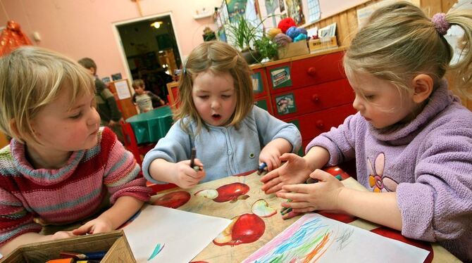 Kindern vielfältige Möglichkeiten und Anreize geben, damit sie ihre natürliche Neugierde und ihre Wissbegier ausleben können – d