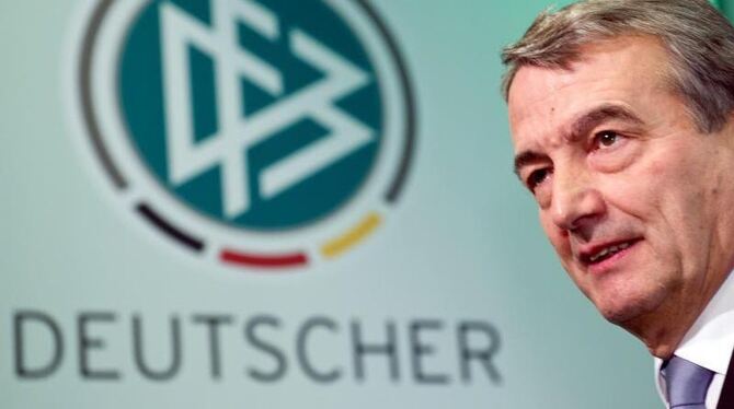 Wolfgang Niersbach verteidigt sich vehement. Foto: Arne Dedert