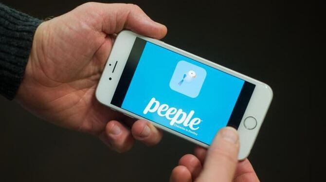 Die Startseite der App Peeple auf dem Display eines iPhone 6. Foto: Lukas Schulze