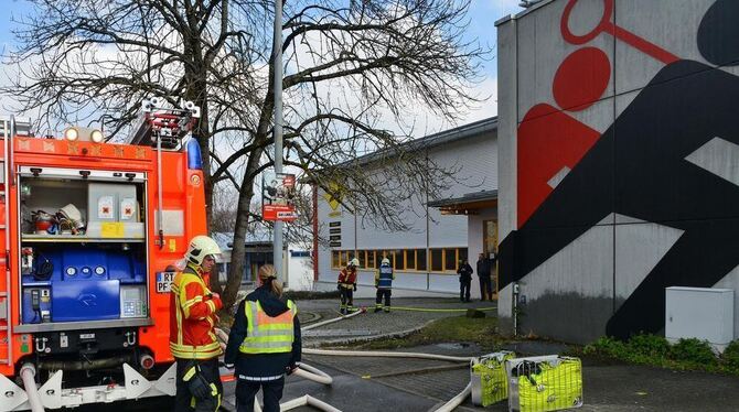 Die Feuerwehr rückte mit einem Großaufgebot an, und hatte den Brand schnell unter Kontrolle.