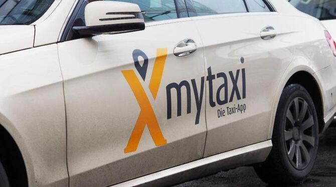 In mehreren Prozessen zogen die Taxizentralen in den vergangenen Jahren gegen Apps wie MyTaxi vor Gericht. Foto: Wolfram Stei