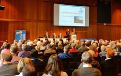 Das GEA-Medizinforum lockte etliche Hundert Zuhörer in den Kleinen Saal der Stadthalle.