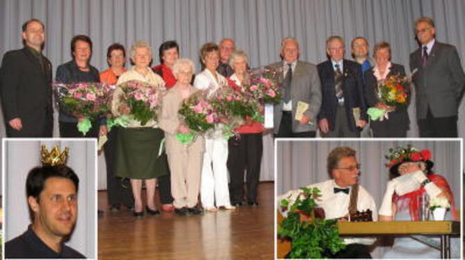 Der schöne Prinz, das stumme Brautpaar und die Sondelfinger SAV-Jubilare, eingerahmt von Vertrauensmann Hans-Jörg Schick (links)