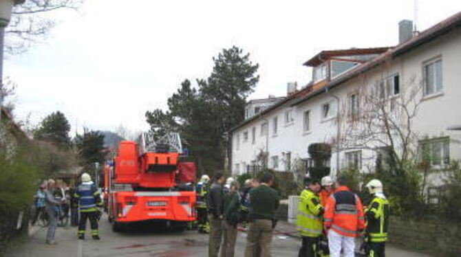 Die Feuerwehr hatte den Brand im Kinderzimmer eines Hauses an der Ganghoferstraße schnell gelöscht. GEA-FOTO: ZENKE