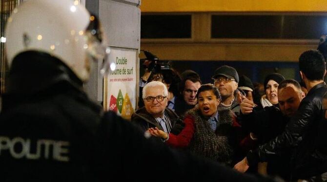 Die Polizei hat ein Gebiet in Molenbeek abgeriegelt. Foto: Laurent Dubrule