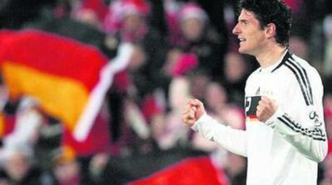 Die Tormaschine: Der Stuttgarter Mario Gomez darf auch im Nationaltrikot eigene Tore bejubeln. 
FOTO: DPA