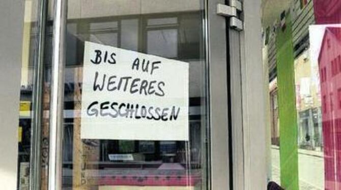 Du kommst hier nicht rein - das Jugendcafé ist vorerst dicht, darauf weist das Schild an der Türe hin.
GEA-FOTO: PACHER