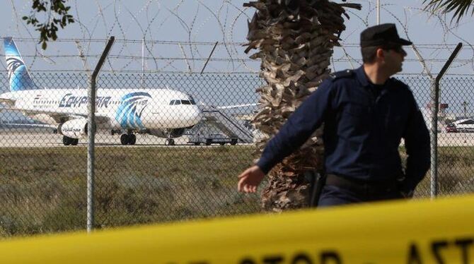 Der Airbus der ägyptischen Gesellschaft Egyptair war am Morgen auf einem Inlandsflug entführt worden. Foto: Katia Christodoul