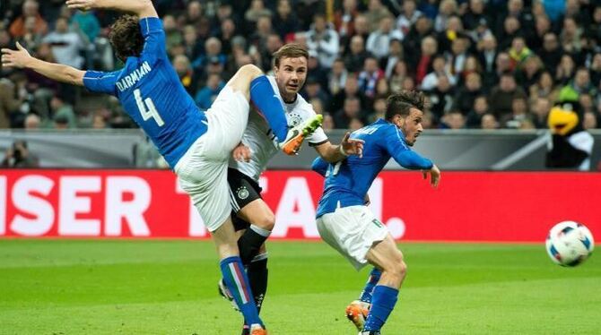 Mario Götze durfte von Anfang an spielen und köpfte noch vor der Halbzeit das 2:0. Foto: Sven Hoppe