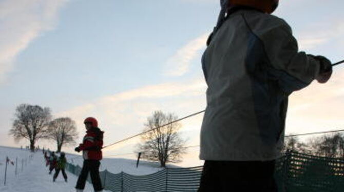 Kinder und Anfänger: Sie sind am kleinen Lift in Kohlstetten die wichtigste Kundschaft. &raquo;Den Jungen ist das hier zu langwe