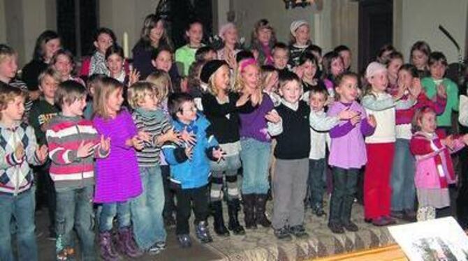 Fest der St. Blasius-Gemeinde: Kinderchor und Jungschargruppen singen »Gut, dass wir einander haben«.  FOTO: KABLAOUI