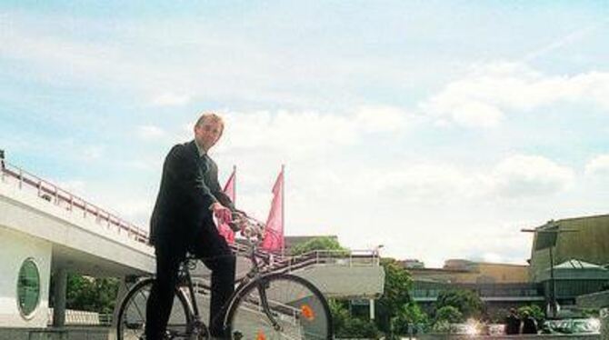 In Berlin immer per Rad: Ulrich Aierstock am Potsdamer Platz. FOTO: ZZ