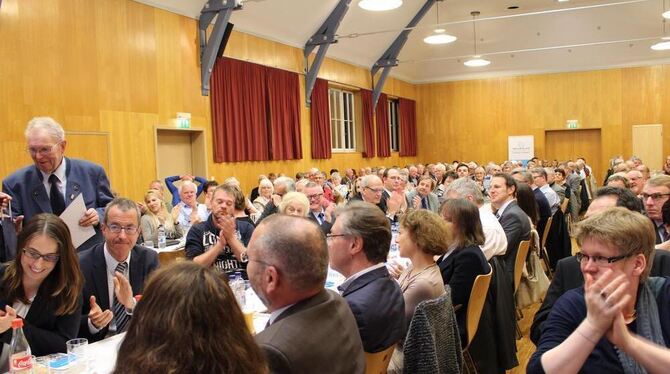 Voll besetzt war die Betzinger Kemmlerhalle bei der Versammlung. FOTO: SPIESS