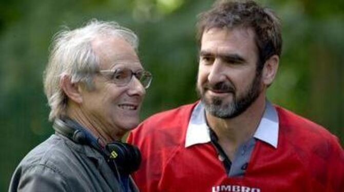 Ken Loach (links) mit einem der Hauptdarsteller, dem Ex-Fußballer Eric Cantona. FOTO: PR