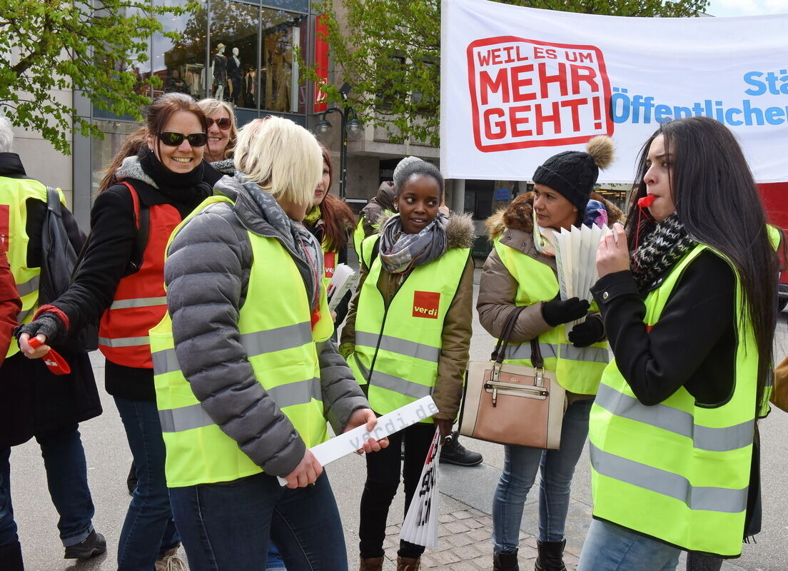 ver.di Kundgebung auf dem Marktplatz Reutlingen 27. April 2016