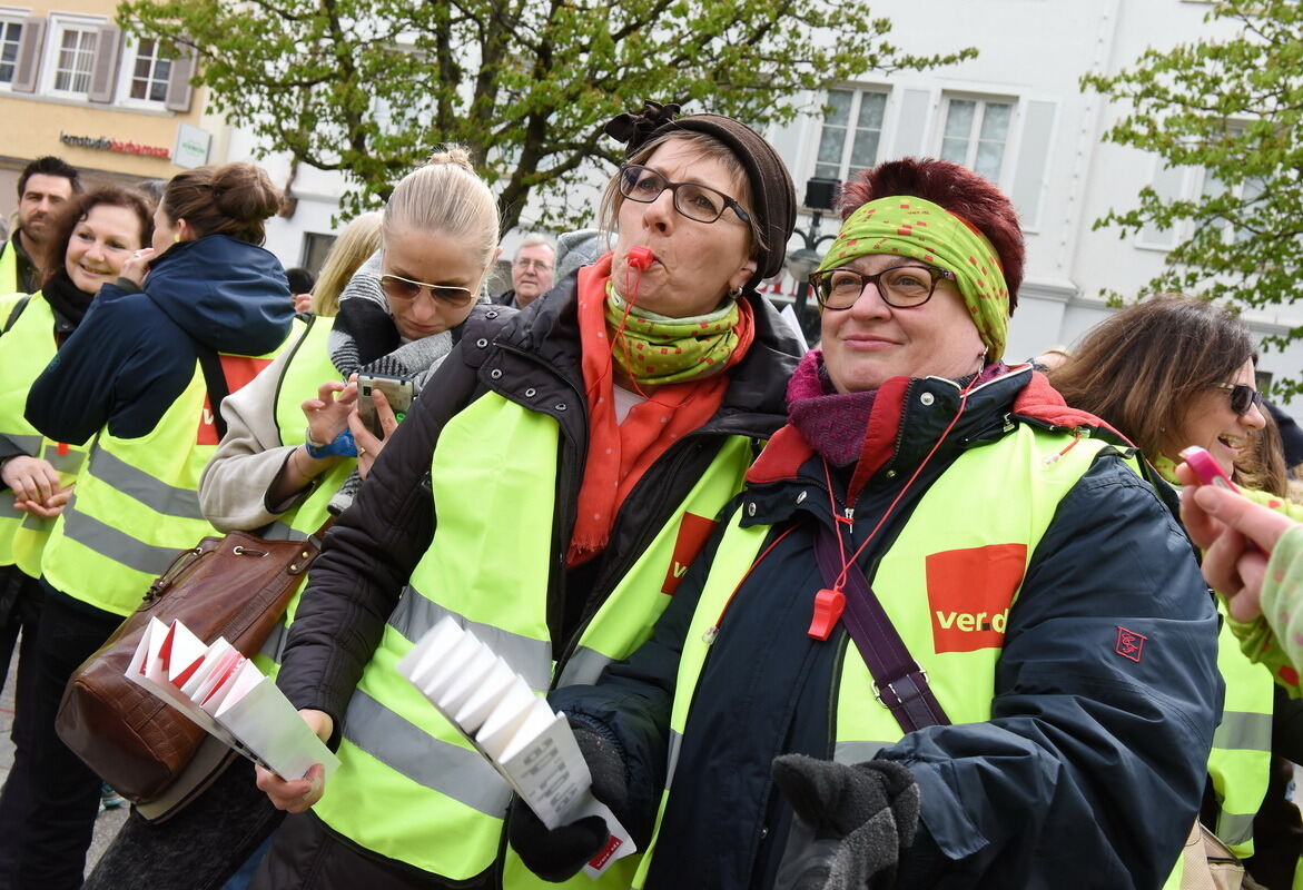 ver.di Kundgebung auf dem Marktplatz Reutlingen 27. April 2016