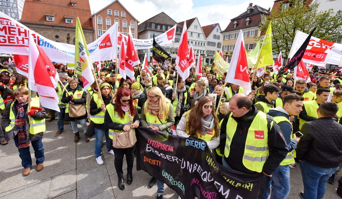 ver.di Kundgebung auf dem Marktplatz Reutlingen 27. April 2016