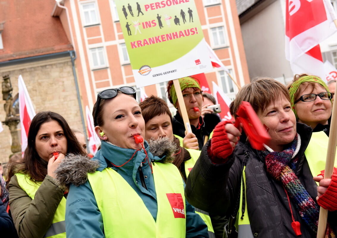 ver.di Kundgebung auf dem Marktplatz Reutlingen 27. April 2016