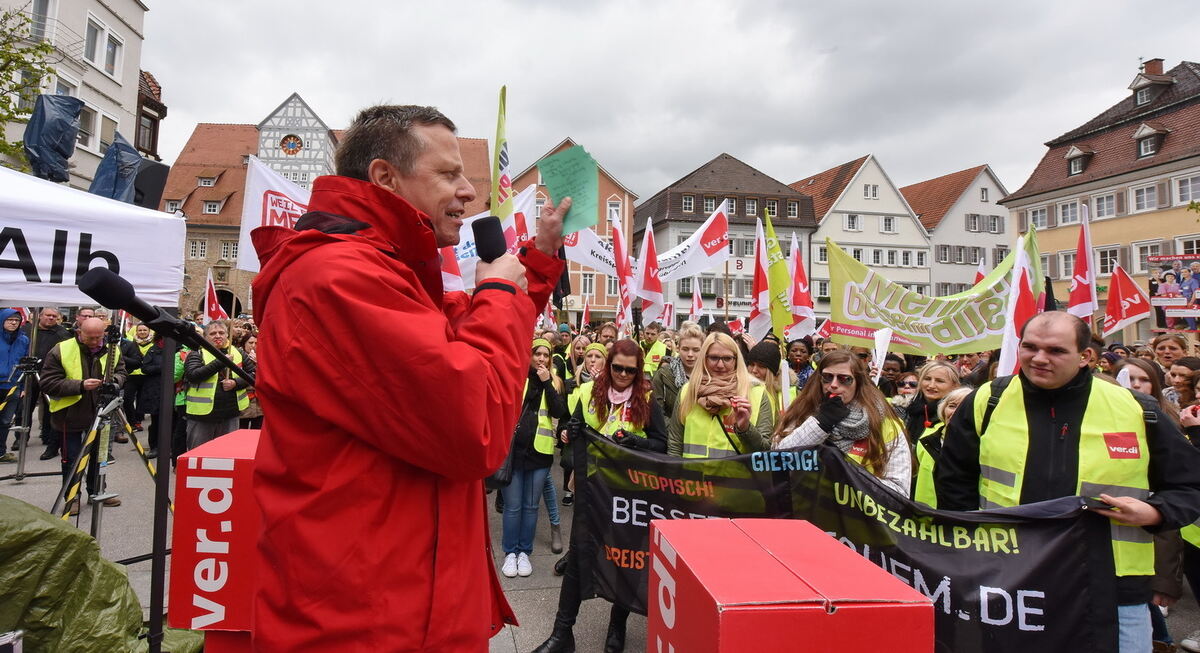 ver.di Kundgebung auf dem Marktplatz Reutlingen 27. April 2016