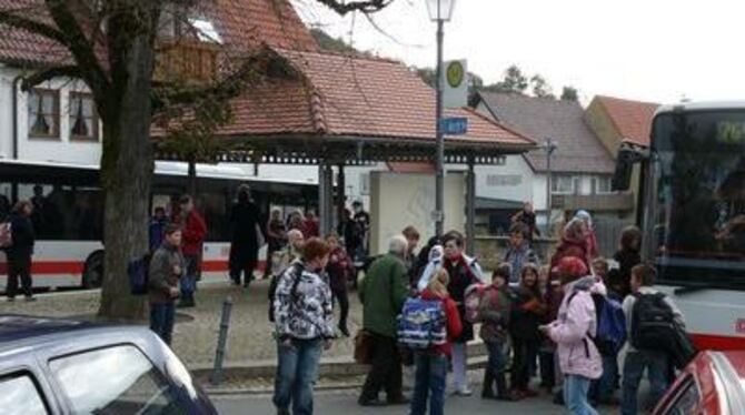 Würtingens »Grünes Herz« ist Dreh- und Angelpunkt der Buslinien von und nach Münsingen, Bad Urach und Reutlingen. Von der Haltes