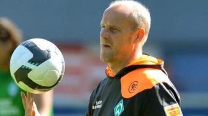 Werder-Trainer Thomas Schaaf bereitet sein Team auf das Spiel in Wien vor.
FOTO: DPA