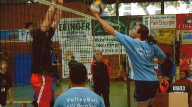 Spannende Volleyballspiele sind am Wochenende in der Kurt-App-Sporthalle zu erwarten. FOTO: PR