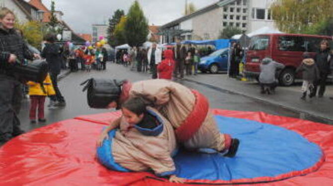 Mit einem bunten Fest präsentierte sich die Martin-Luther-Gemeinde.
GEA-FOTO: MEYER