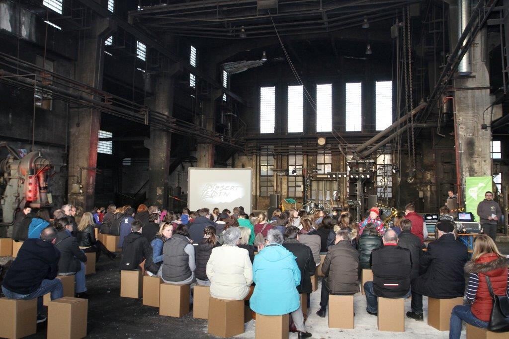 Jugendgottesdienst in der großen Schmiedehalle Henning-Areal Metzingen