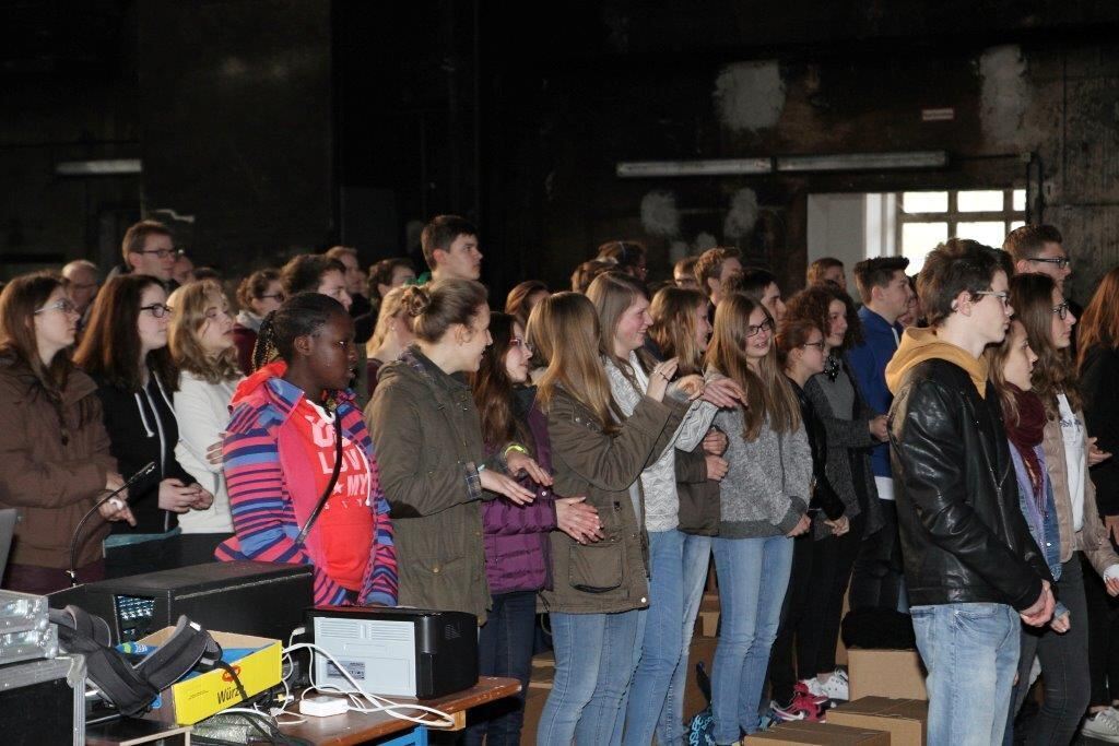 Jugendgottesdienst in der großen Schmiedehalle Henning-Areal Metzingen