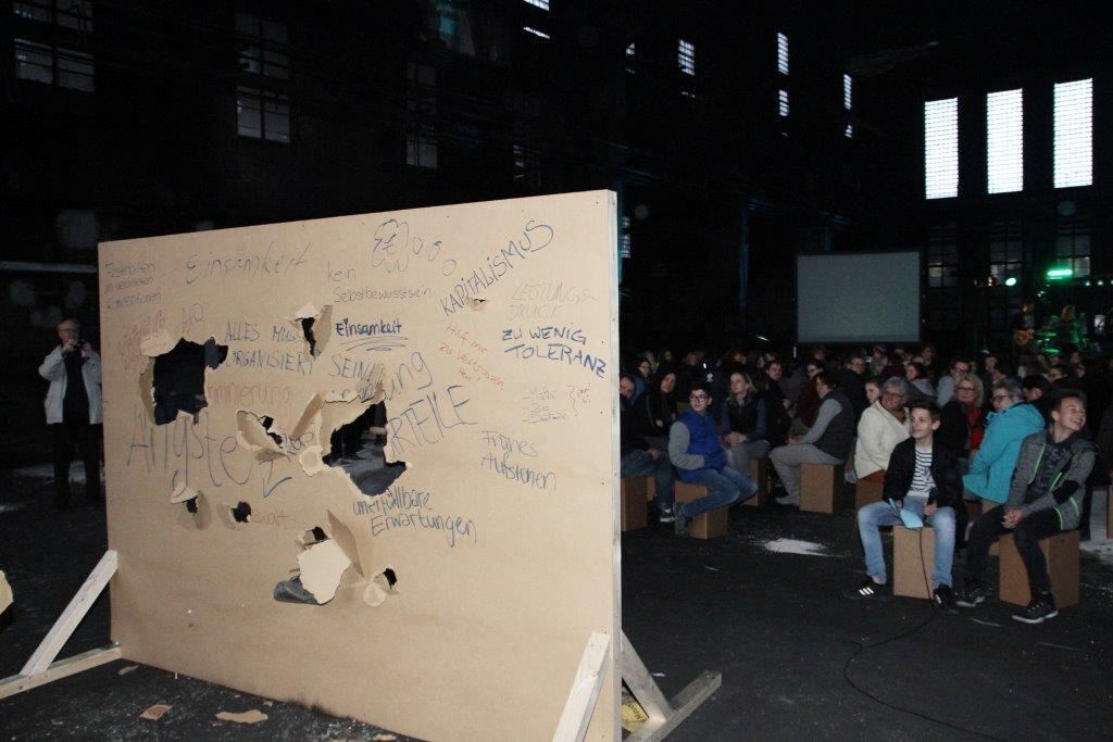 Jugendgottesdienst in der großen Schmiedehalle Henning-Areal Metzingen