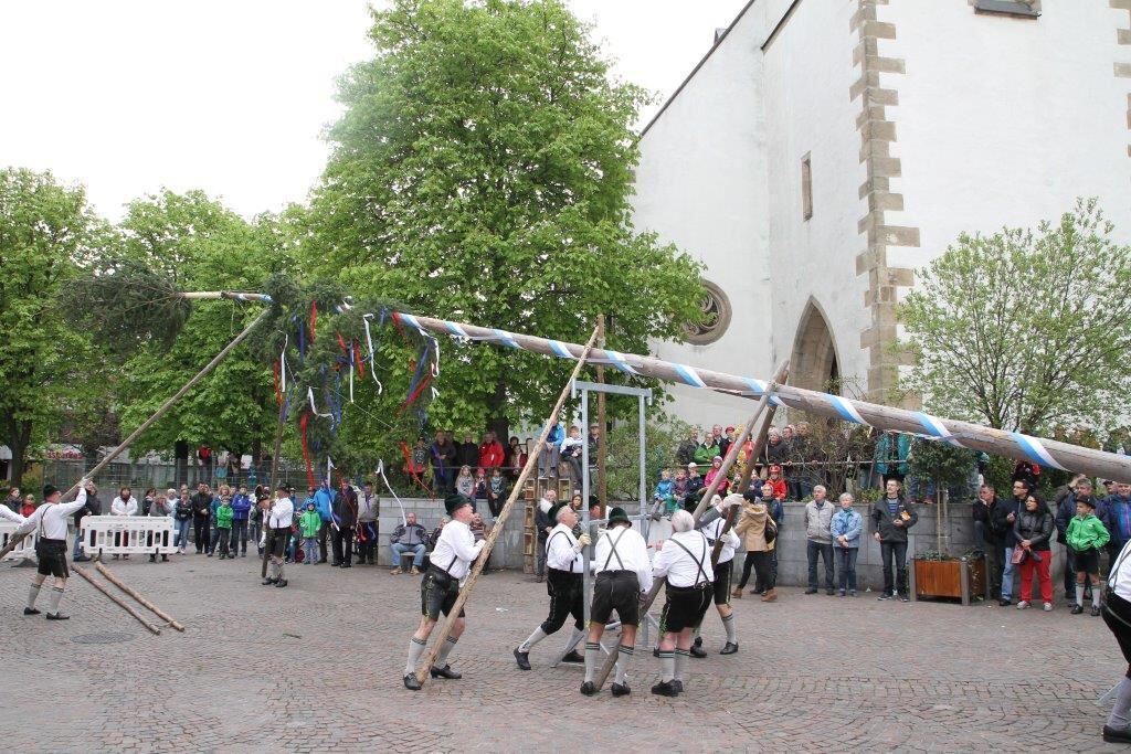 Maibaumaufstellen in Pfullingen 2016