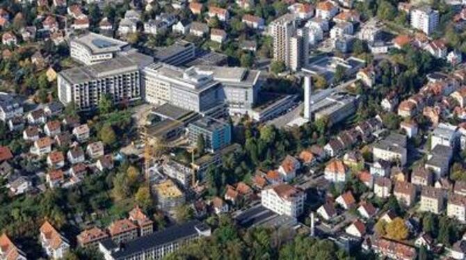 Eine Aufnahme des Klinikums am Steinenberg aus der vergangenen Woche mit dem Rohbau der Psychiatrischen Klinik am Hang zur Wörth