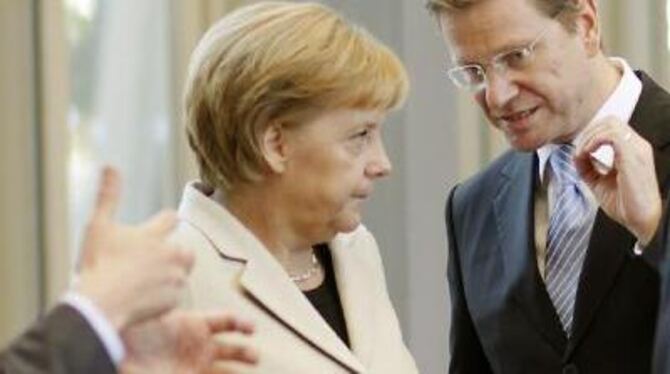 Bundeskanzlerin Angela Merkel und FDP-Chef Guido Westerwelle bei ihrem Treffen in Berlin.
FOTO: DPA