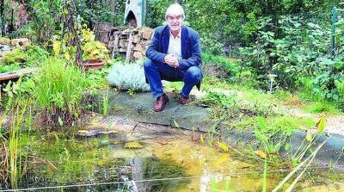 Heimische Idylle: Der gebürtige Friedrichshafener Willi Igel hat sich ein Stückle Bodensee in den eigenen Garten geholt. GEA-FOT