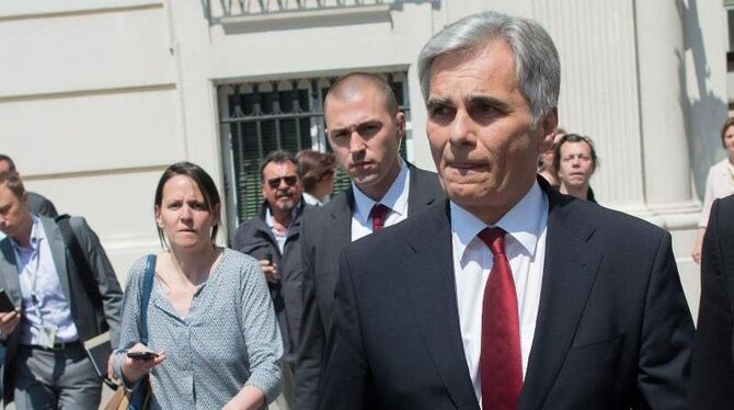 Werner Faymann nach der Bekanntgabe seines Rücktritts in Wien. Foto: Christian Bruner