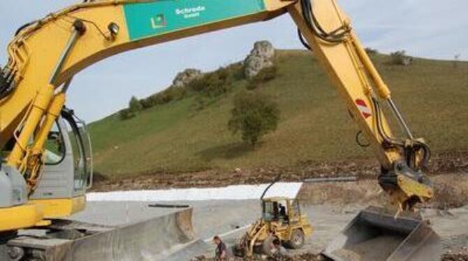 Baumaßnahmen unterhalb des Undinger Naturdenkmals Kalkstein: Die Landschaft am Eingang zum großen Rinnental wird für den Retenti