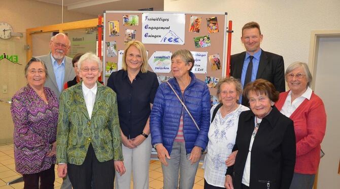 Lauter »FEEn« und ein Bürgermeister (von links): Margarita Wittoch, Waldemar Frommann, Irene Göppinger (verdeckt), Irmgard Stoll